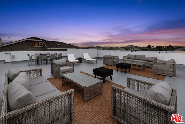 3207 Maplewood Avenue, Los Angeles, CA 90066