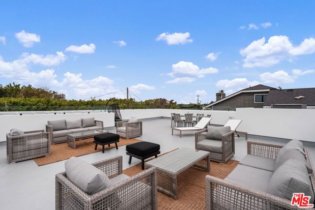 3207 Maplewood Avenue, Los Angeles, CA 90066