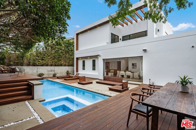3207 Maplewood Avenue, Los Angeles, CA 90066