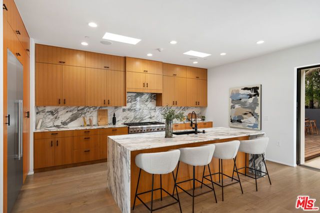 3207 Maplewood Avenue, Los Angeles, CA 90066
