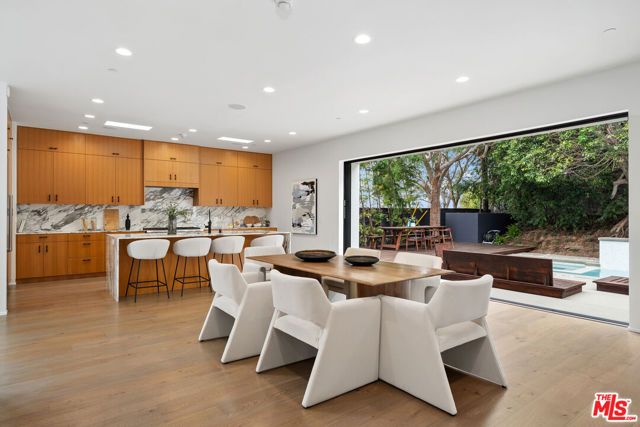 3207 Maplewood Avenue, Los Angeles, CA 90066
