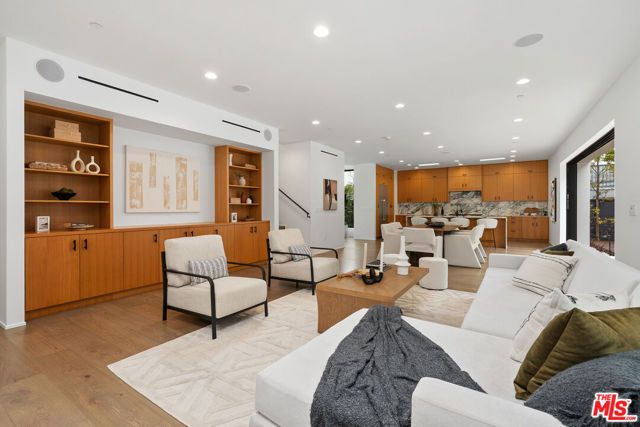 3207 Maplewood Avenue, Los Angeles, CA 90066