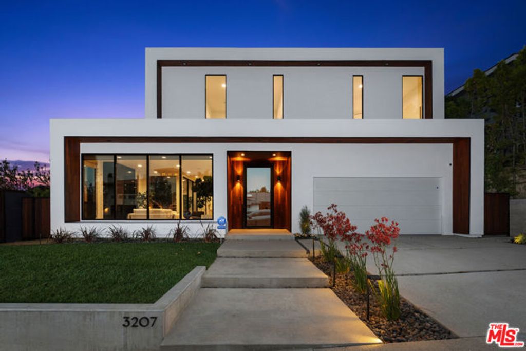 3207 Maplewood Avenue, Los Angeles, CA 90066
