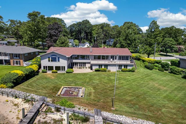 909 Tostenabe Lane, North Muskegon City, MI 49445
