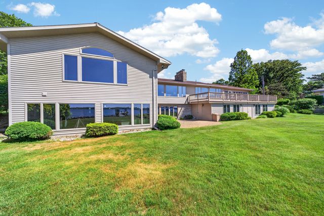 909 Tostenabe Lane, North Muskegon City, MI 49445