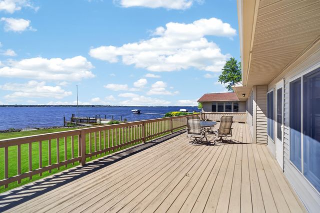 909 Tostenabe Lane, North Muskegon City, MI 49445