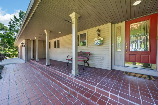 909 Tostenabe Lane, North Muskegon City, MI 49445