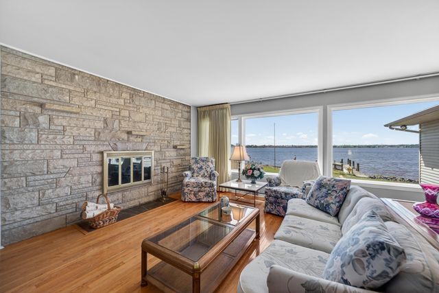 909 Tostenabe Lane, North Muskegon City, MI 49445