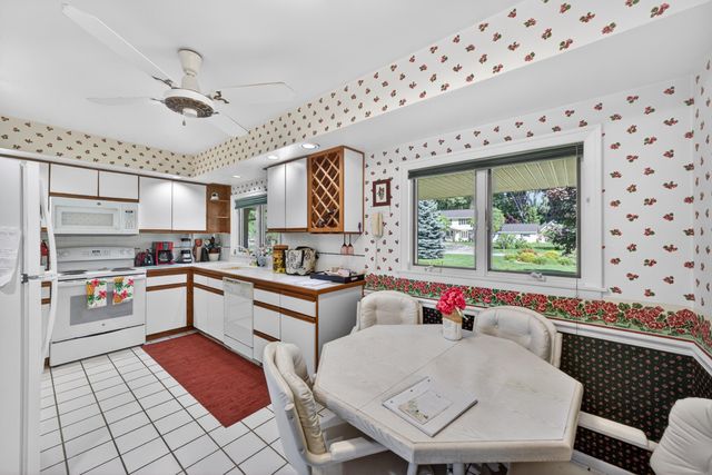 909 Tostenabe Lane, North Muskegon City, MI 49445