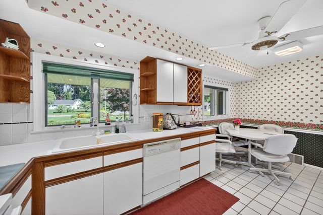 909 Tostenabe Lane, North Muskegon City, MI 49445