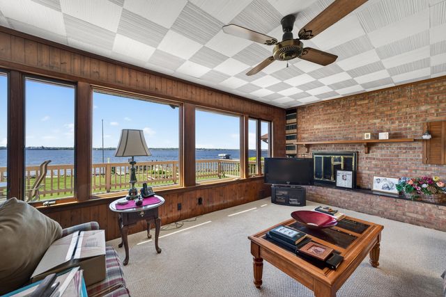 909 Tostenabe Lane, North Muskegon City, MI 49445