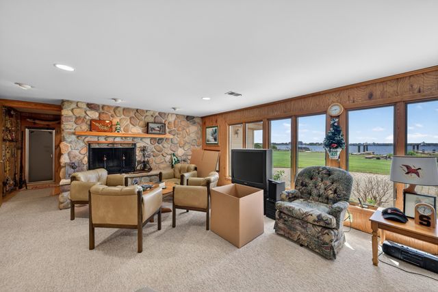 909 Tostenabe Lane, North Muskegon City, MI 49445