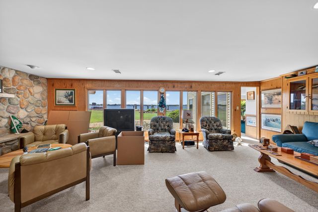 909 Tostenabe Lane, North Muskegon City, MI 49445