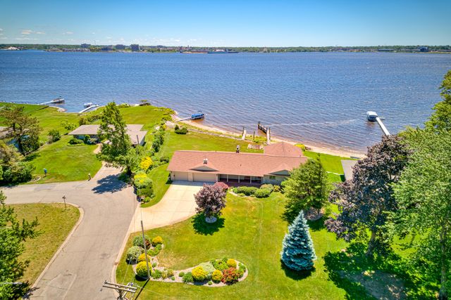 909 Tostenabe Lane, North Muskegon City, MI 49445