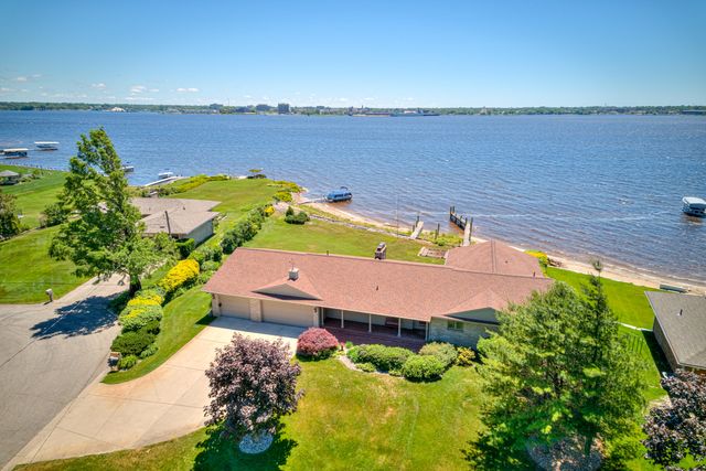 909 Tostenabe Lane, North Muskegon City, MI 49445