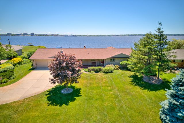909 Tostenabe Lane, North Muskegon City, MI 49445