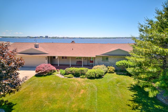 909 Tostenabe Lane, North Muskegon City, MI 49445