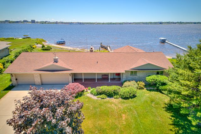 909 Tostenabe Lane, North Muskegon City, MI 49445