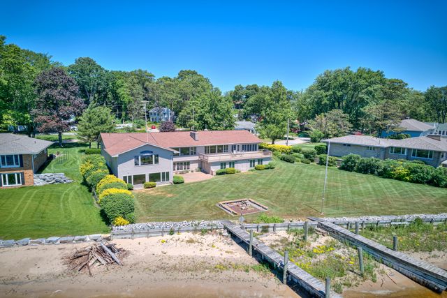 909 Tostenabe Lane, North Muskegon City, MI 49445