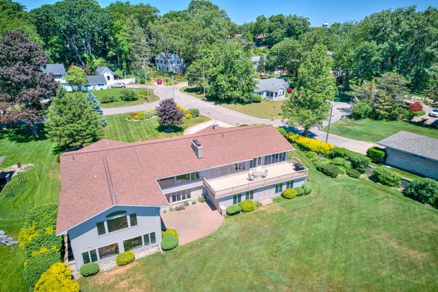 909 Tostenabe Lane, North Muskegon City, MI 49445