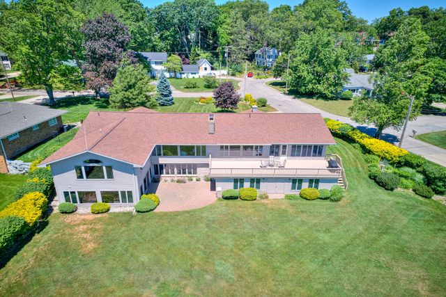 909 Tostenabe Lane, North Muskegon City, MI 49445
