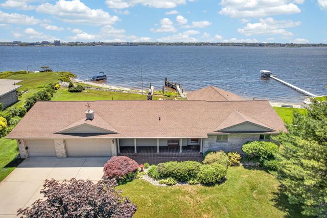 909 Tostenabe Lane, North Muskegon City, MI 49445