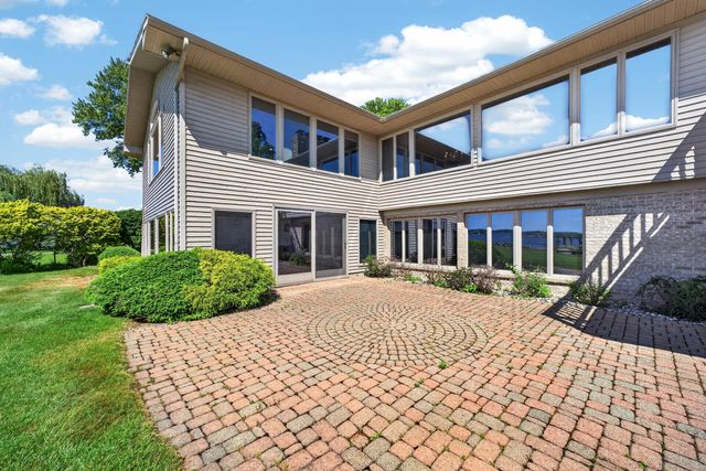 909 Tostenabe Lane, North Muskegon City, MI 49445