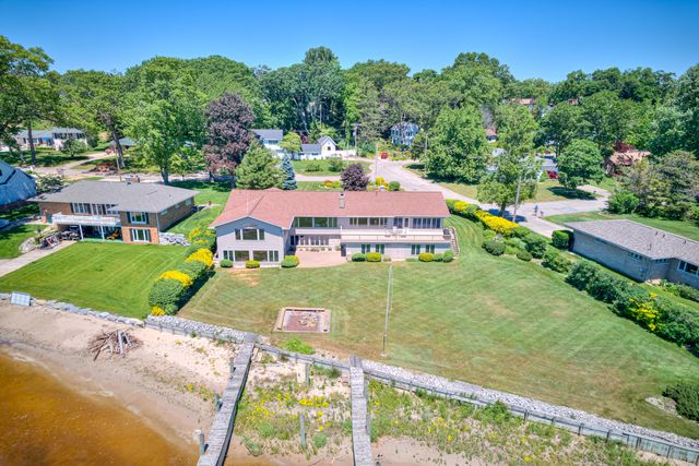 909 Tostenabe Lane, North Muskegon City, MI 49445