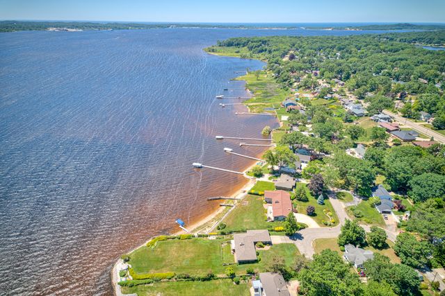 909 Tostenabe Lane, North Muskegon City, MI 49445