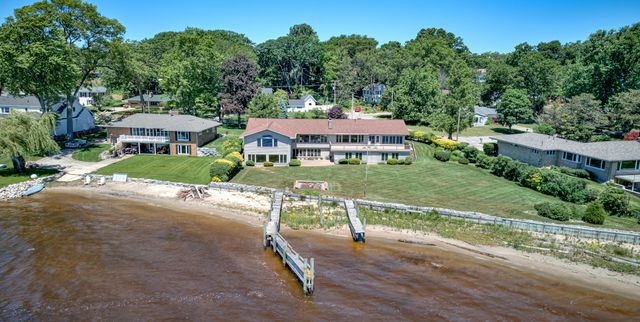 909 Tostenabe Lane, North Muskegon City, MI 49445