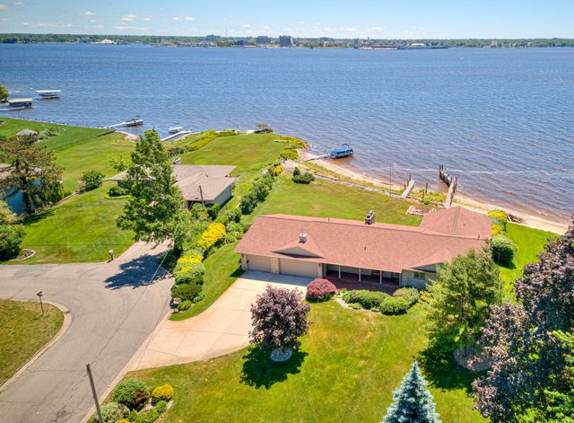 909 Tostenabe Lane, North Muskegon City, MI 49445
