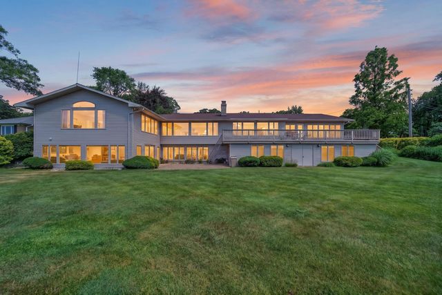 909 Tostenabe Lane, North Muskegon City, MI 49445