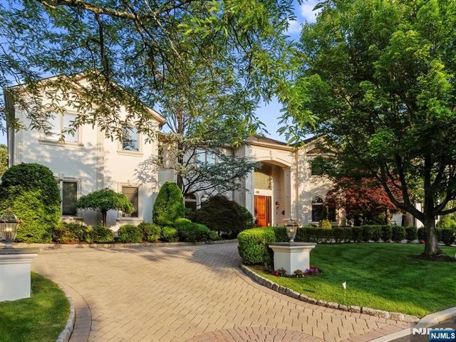 71 Roberts Road, Englewood Cliffs, NJ 07632