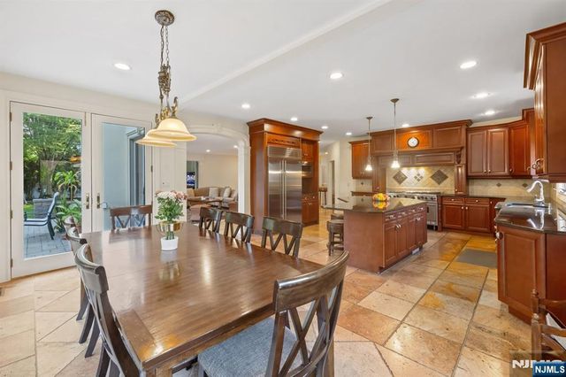 71 Roberts Road, Englewood Cliffs, NJ 07632