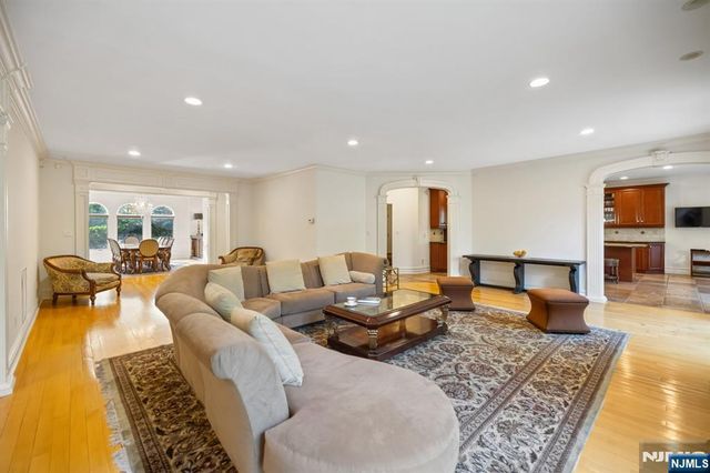 71 Roberts Road, Englewood Cliffs, NJ 07632