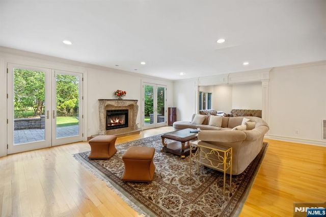 71 Roberts Road, Englewood Cliffs, NJ 07632