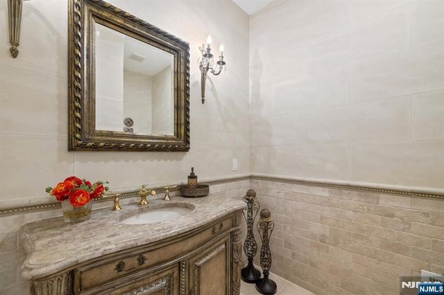 71 Roberts Road, Englewood Cliffs, NJ 07632