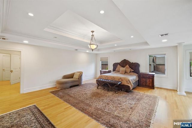 71 Roberts Road, Englewood Cliffs, NJ 07632