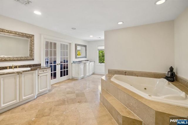 71 Roberts Road, Englewood Cliffs, NJ 07632