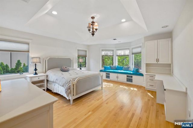 71 Roberts Road, Englewood Cliffs, NJ 07632