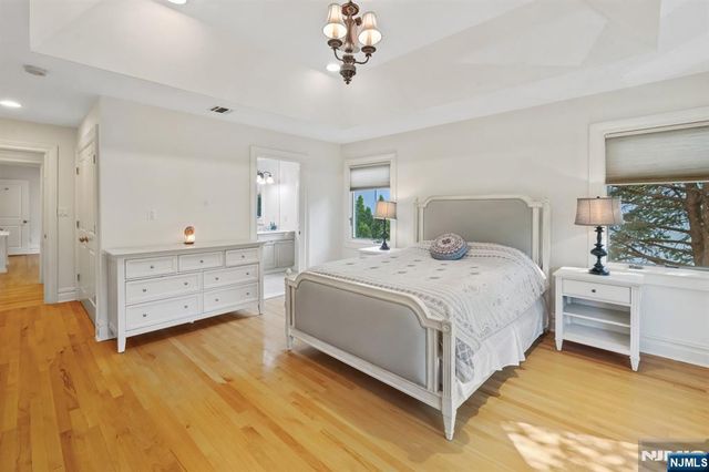 71 Roberts Road, Englewood Cliffs, NJ 07632