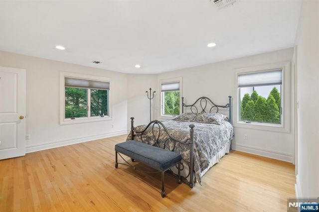 71 Roberts Road, Englewood Cliffs, NJ 07632