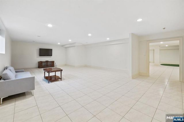 71 Roberts Road, Englewood Cliffs, NJ 07632