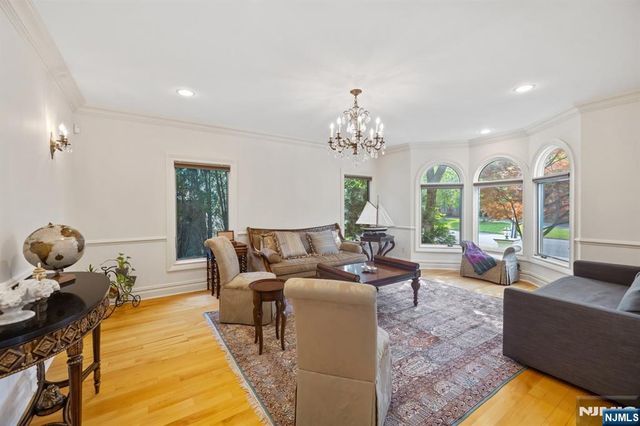 71 Roberts Road, Englewood Cliffs, NJ 07632