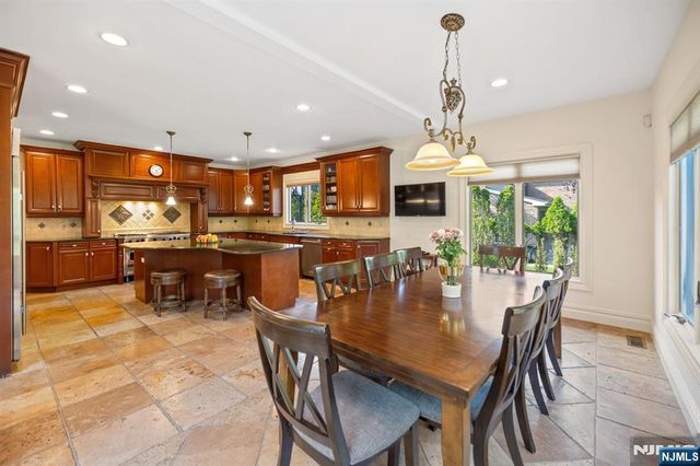 71 Roberts Road, Englewood Cliffs, NJ 07632