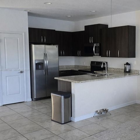 2370 SE 15th St, Homestead, FL 33035