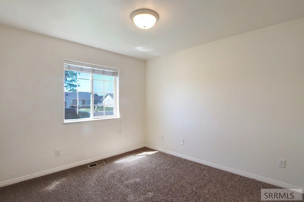 Image 11 of property listing at 1303 Jackson Drive, Ammon, ID 83406