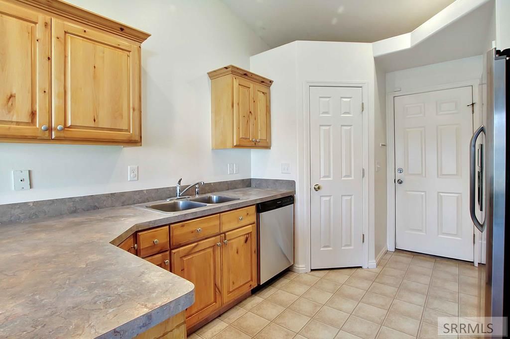 Image 4 of property listing at 1303 Jackson Drive, Ammon, ID 83406