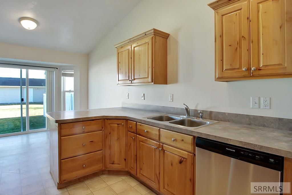 Image 6 of property listing at 1303 Jackson Drive, Ammon, ID 83406