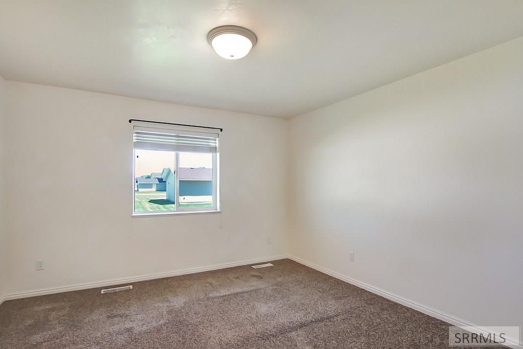 Image 7 of property listing at 1303 Jackson Drive, Ammon, ID 83406